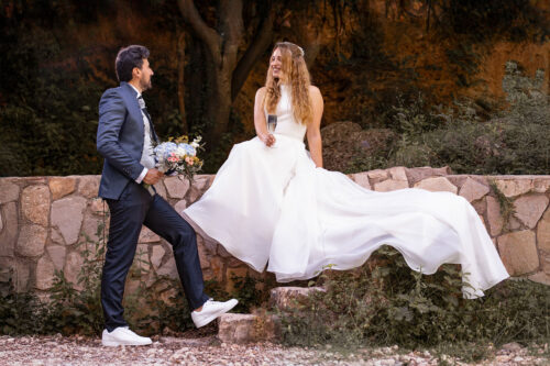 Reportaje de boda de pareja de novios al aire libre